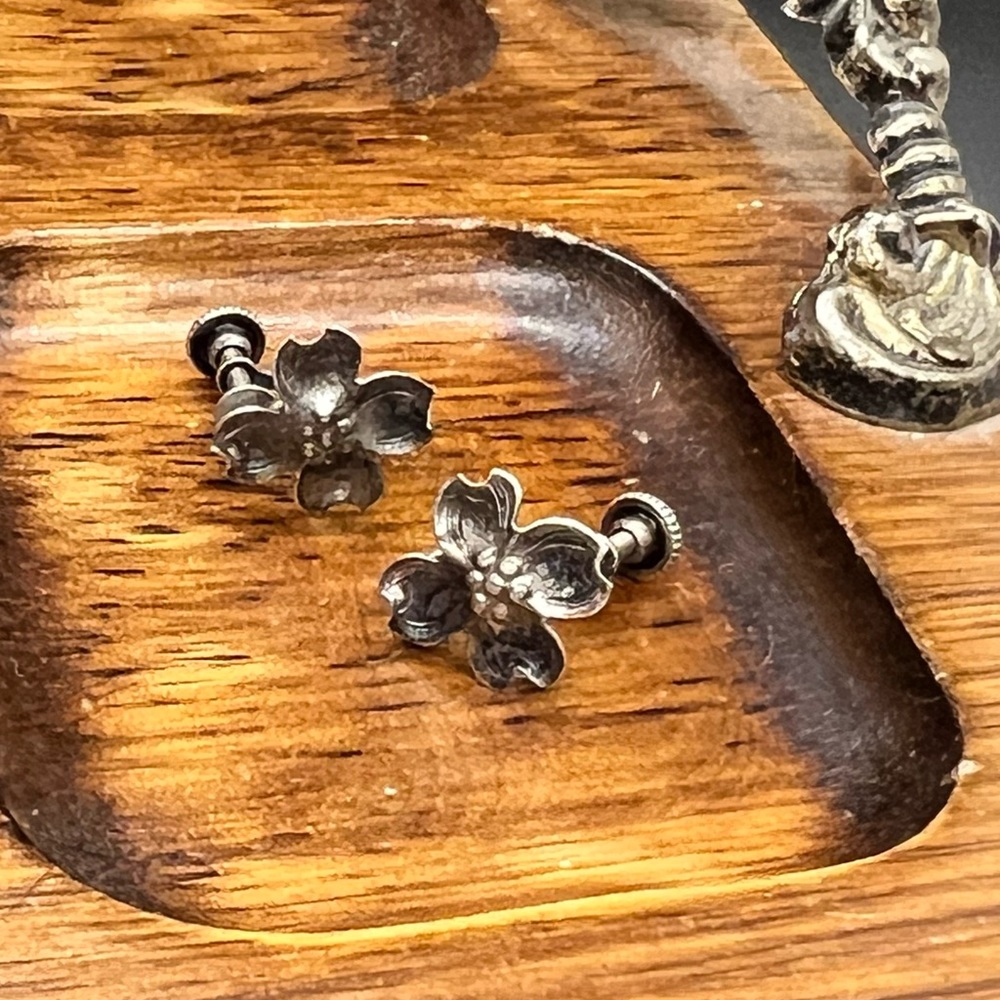 Vintage Real Stainless earrings |Screw Back| Flower πΈ Shape earrings - Picture 5 of 7